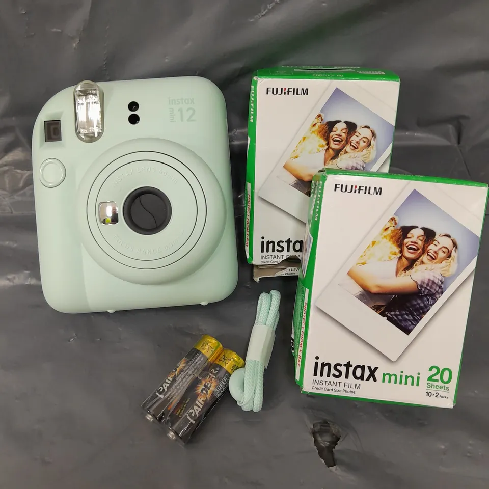 BOXED FUJIFILM INSTAX MINI 12 ISTANT CAMERA RRP £109.99