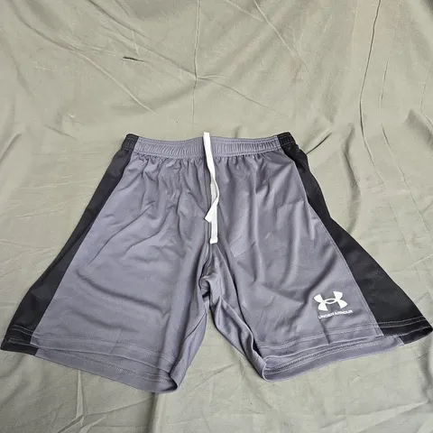 UNDER ARMOUR TRAINING SHORTS IN GREY MULTI SIZE M