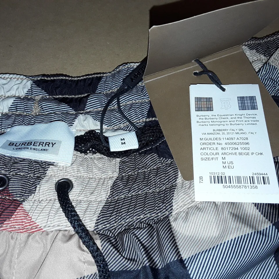 BURBERRY ARCHIVE BEIGE CHECK SHORTS - M
