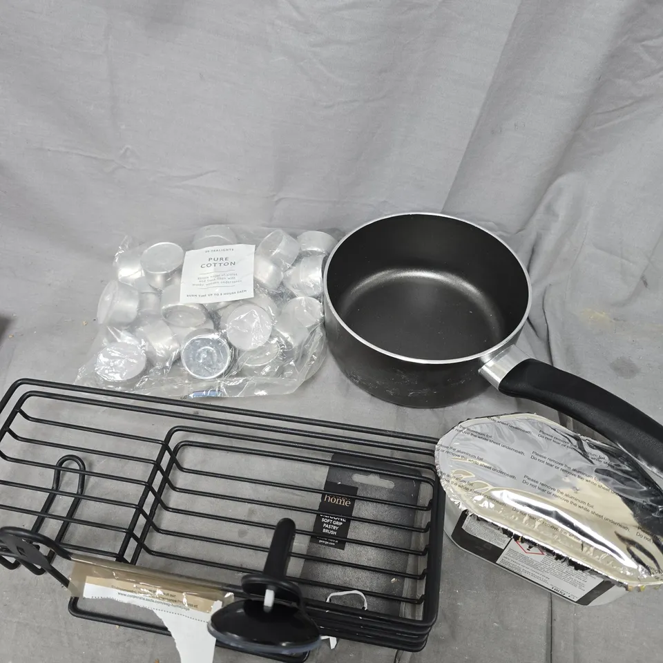 APPROXIMATELY 15 ASSORTED HOUSEHOLD PRODUCTS TO INCLUDE TEALIGHTS, WASHING RACK, PANS ETC 