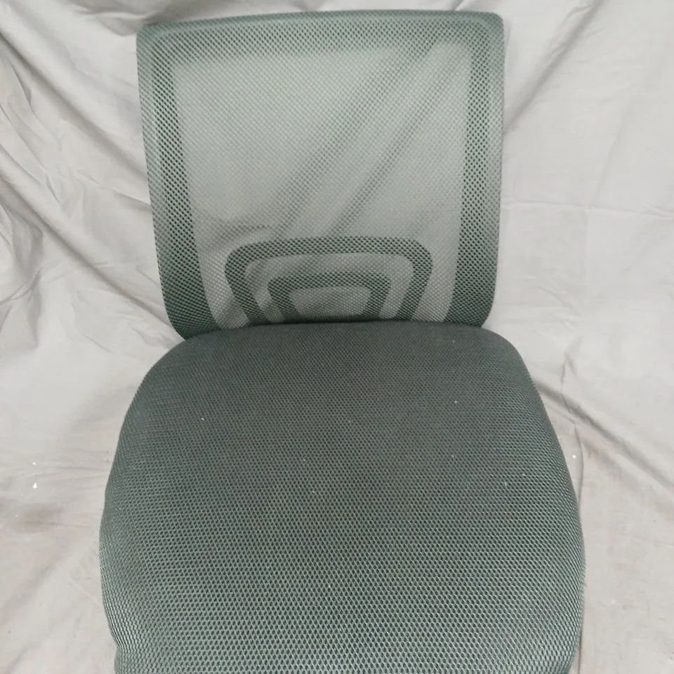 OFFICE CHAIR WITH MESH BACKREST – GREEN/GREY FABRIC SEAT WITH LEGS AND BASE. FLAT PACK