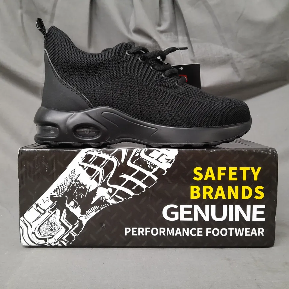 BOXED PAIR OF GUYISA SHAFETY SHOES IN BLACK UK SIZE 6