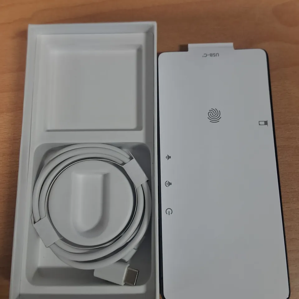 BOXED GOOGLE PIXEL 7 128GB IN OBSIDIAN 