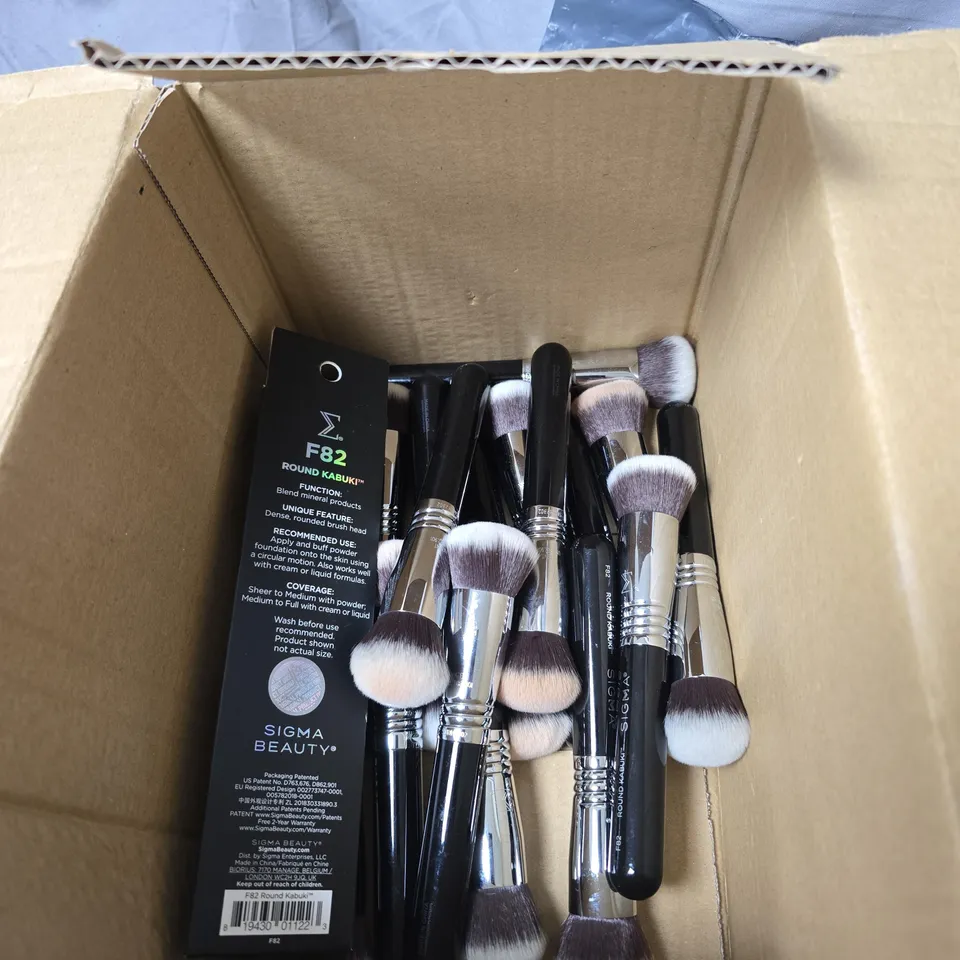 APPROXIMATELY 15 X SIGMA F82 ROUND KABUKI BRUSHES 