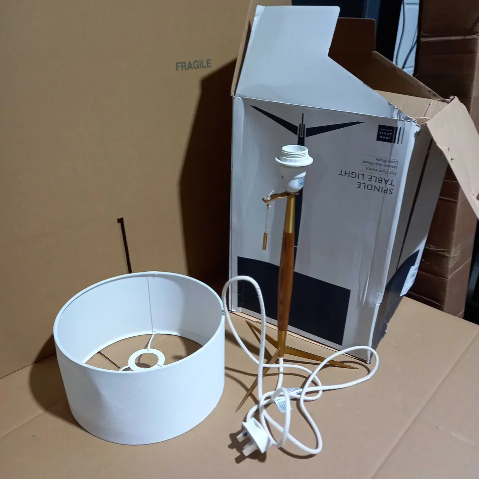 BOXED SPINDLE TABLE LIGHT