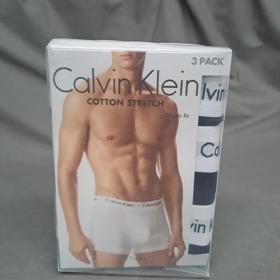 BOXED CALVIN KLEIN CLASSIC FIT TRUNKS SIZE M - X3