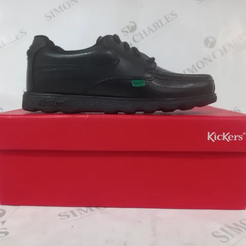 BOXED PAIR OF KICKERS LACE UP SHOES IN BLACK EU SIZE 37