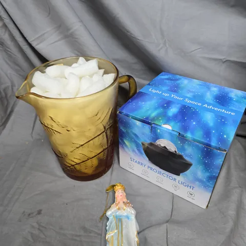 APPROXIMATELY 10 ASSORTED HOUSEHOLD PRODUCTS TO INCLUDE JUG, TREE ORNAMENTS, PROJECTOR LIGHT ETC