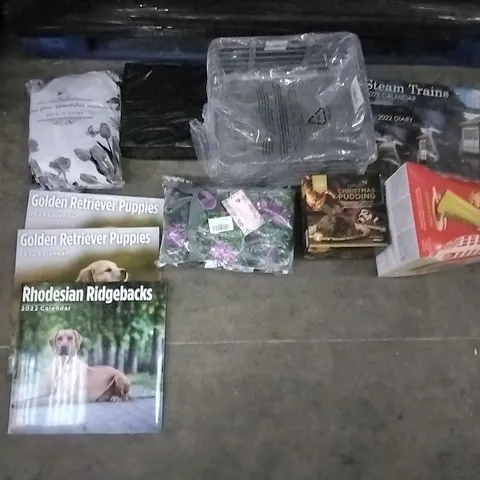 PALLET OF ASSORTED ITEMS INCLUDING 2022 RHODESIAN RIDGEBACK CALENDAR, 2022 CORGI CALENDAR, 2022 GOLDEN RETRIEVER CALENDAR, LUXURY CHRISTMAS PUDDING, TWINZEE BBQ GRILL MATS, FOR AIRPODS CASE