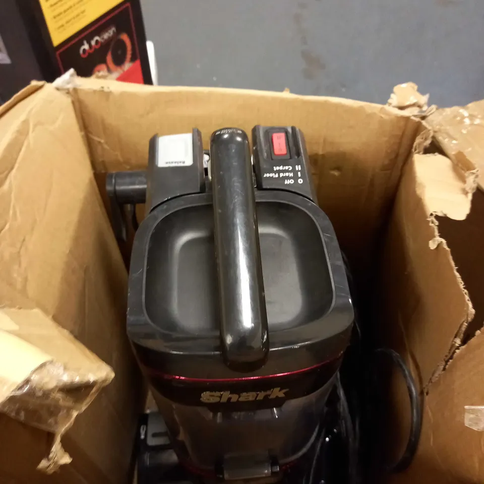 SHARK UPRIGHT VACUUM CLEANER NV602UKT