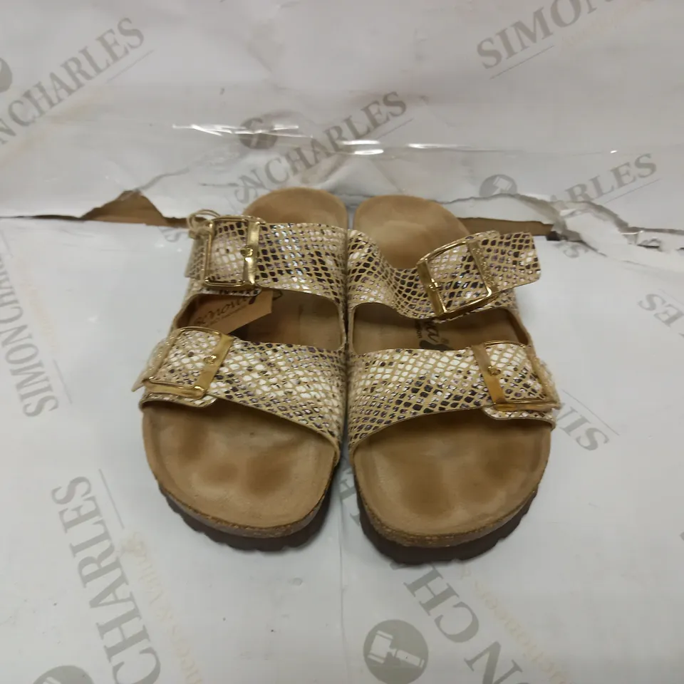 BOXED PAIR OF BONOVA SNAKE DOUBLE STRAP FOOTBED SANDALS IN TAN SNAKE SKIN PATTERN UK SIZE 6