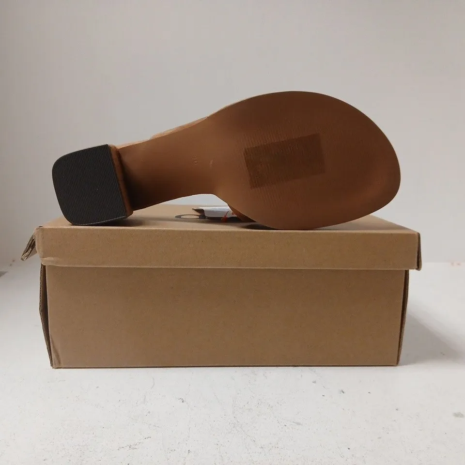 BOXED PAIR OF ASOS DESIGN HAMMER PREMIUM ASYMMETRIC MID BLOCK HEEL OPEN TOE SHOES IN TAN SIZE UK 7