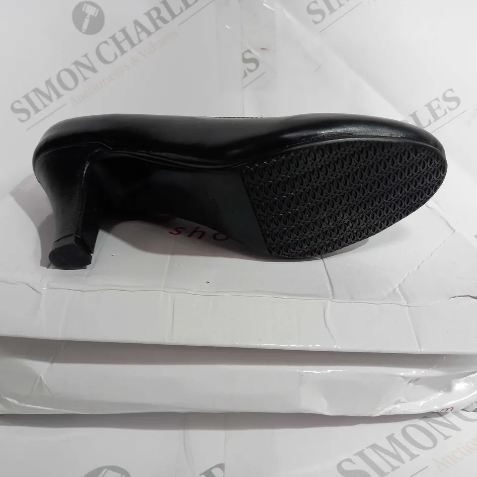 BOXED CABIN SHOES SUMMER HEEL IN BLACK - SIZE 4