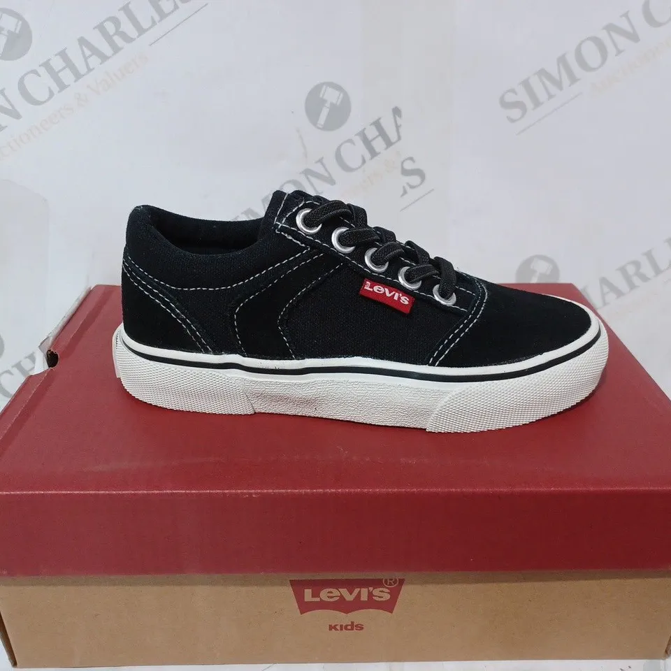 BOXED LEVIS PHILLY CANVAS LOW CHILDRENS TRAINER - UK 10 1/2 