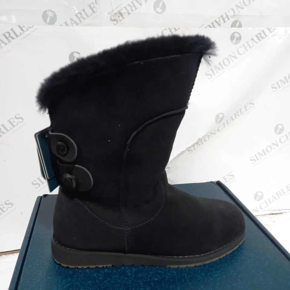 BOXED EMU AUSTRALIA FAUX SUEDE BOOTS - BLACK, SIZE 6