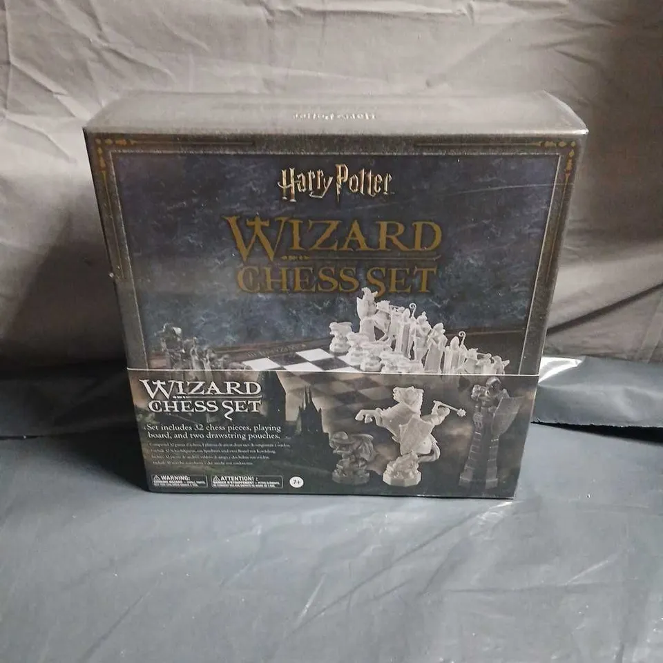 HARRY POTTER WIZARD CHESS SET – BOXED, 32 PIECES, BOARD AND TWO DRAWING POUCHES