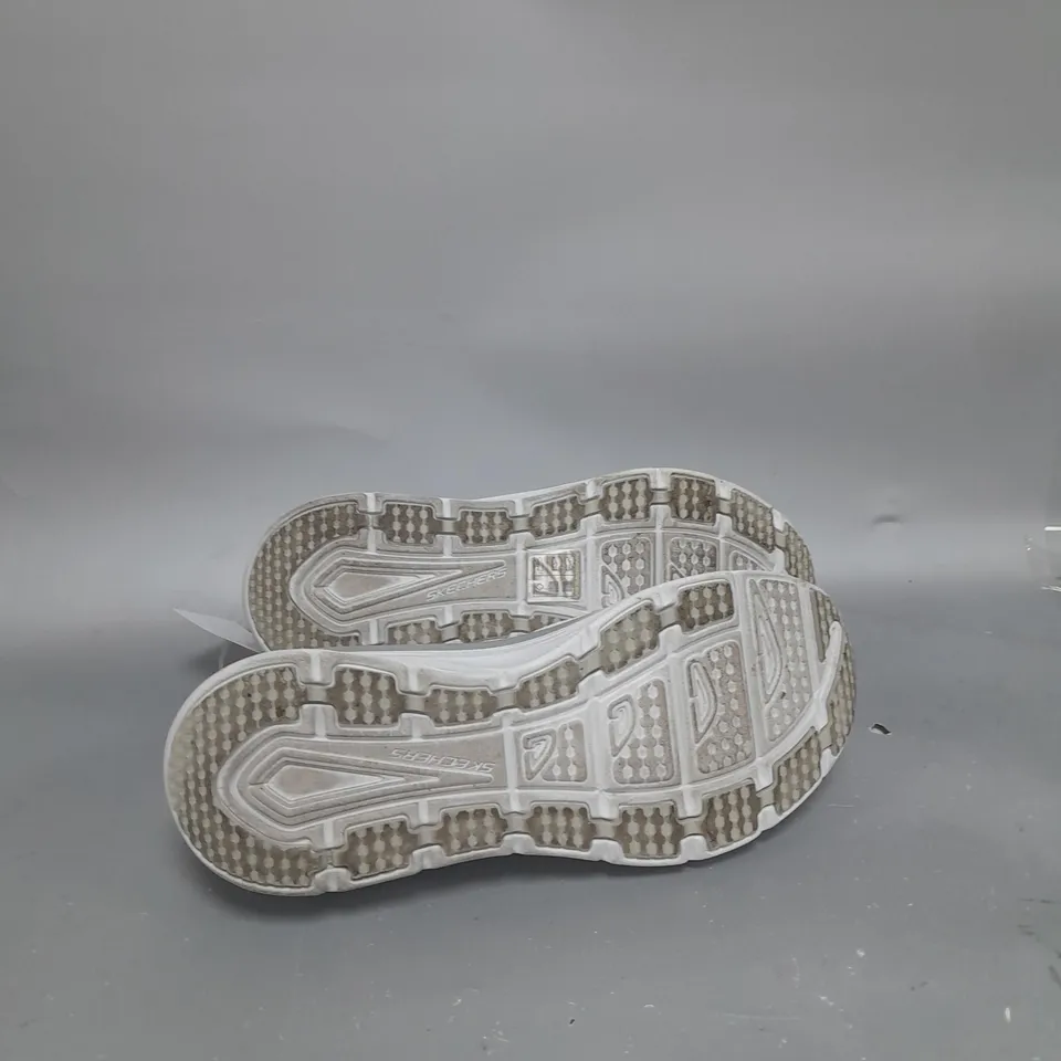 Sketcher D'lux Walker Stretch Fit White Trainers - Size 8