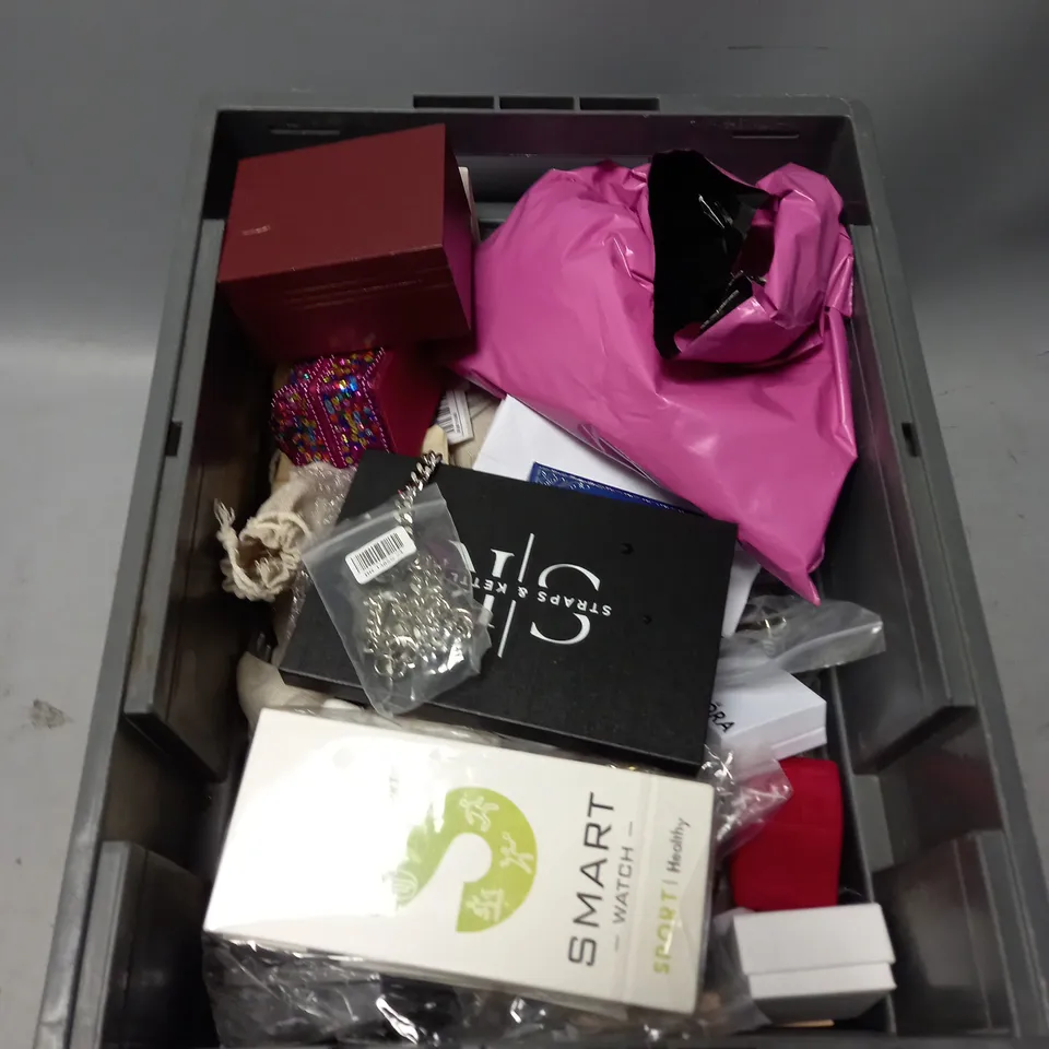 APPROXIMATELY 30 ASSORTED JEWELLERY PRODUCTS TO INCLUDE RINGS , WATCHES , NECKLACES , ETC  