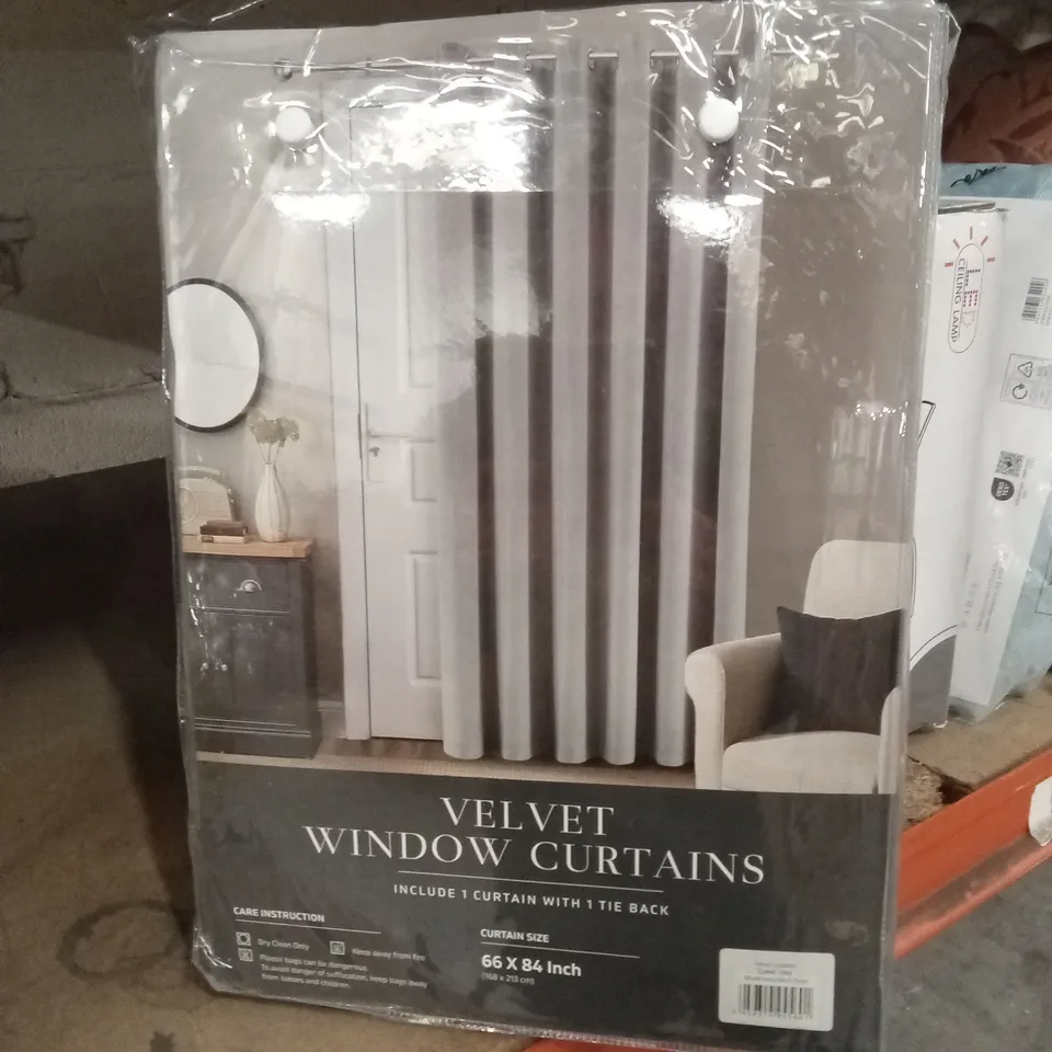 BAGGED VELVET EYELET CURTAINS - GREY // SIZE: 168 x 213cm