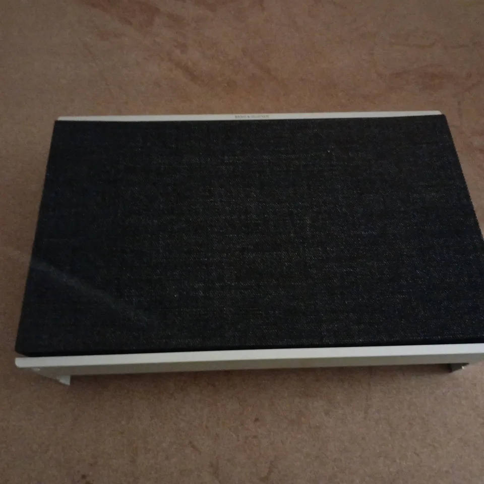 PORTABLE SPEAKER BANG & OLUFSEN (B&O) BEOSOUND LEVEL 1200488 DARK GREY
