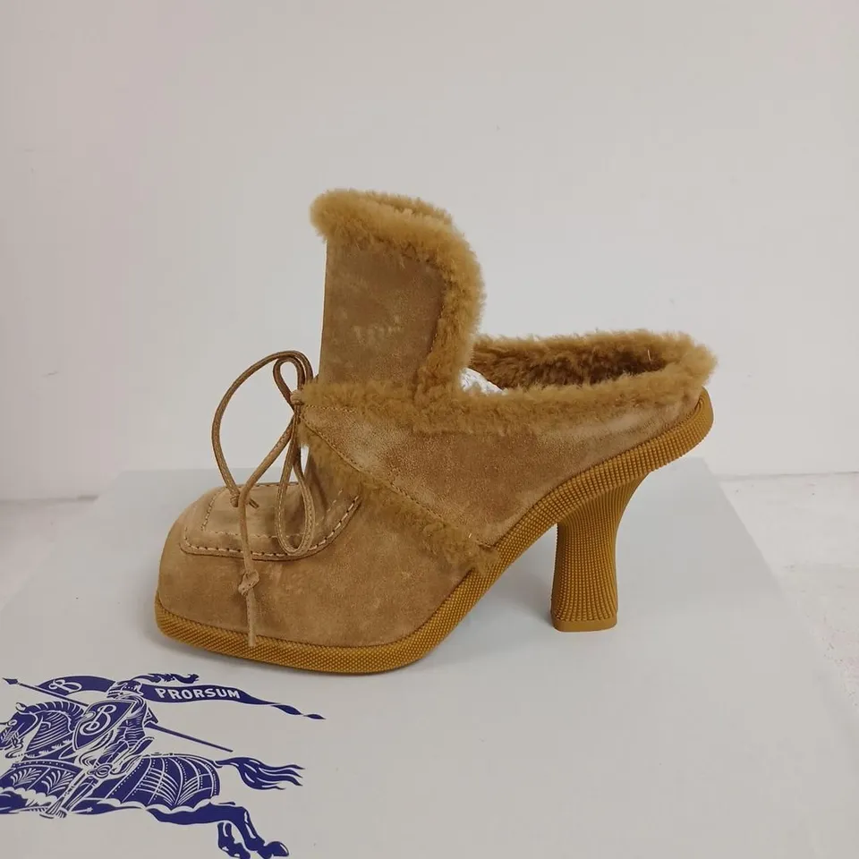 BURBERRY SUEDE FUR-LINED BOOTS – MANILLA AMBER YELLOW, EU 39.5 (UK 6.5) WOMEN'S