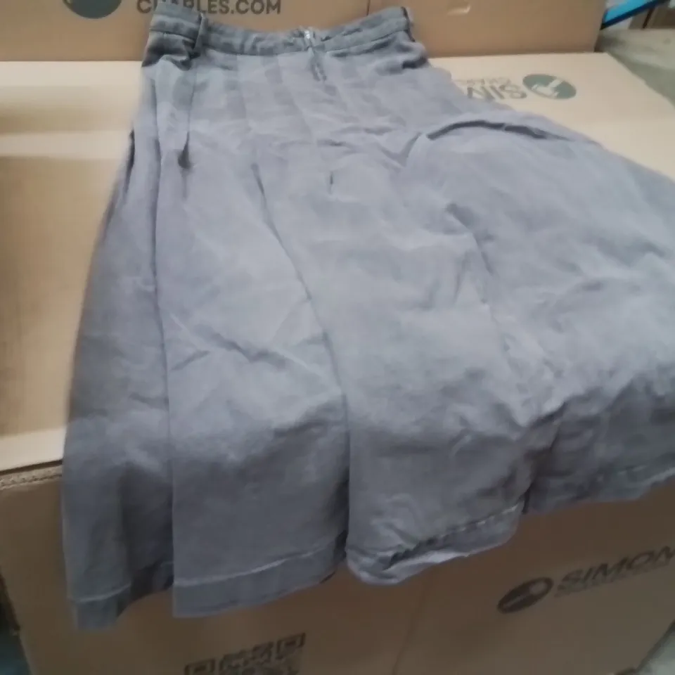 BOXED BRAND NEW APPROXIMATELY 10 SIMPLY BE KILT SKIRT GREY SIZE 16