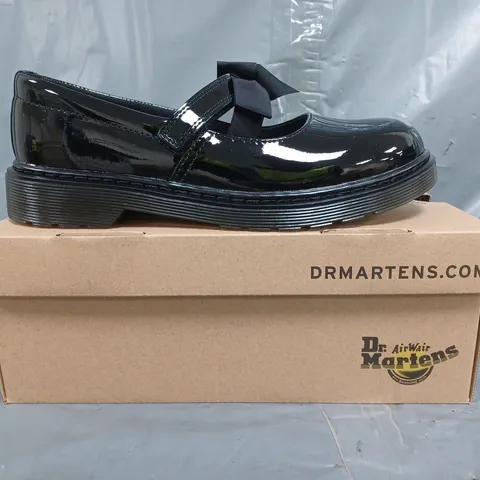 BOXED PAIR OF DR MARTENS MACCY II Y SHOES IN GLOSSY BLACK SIZE UK 5