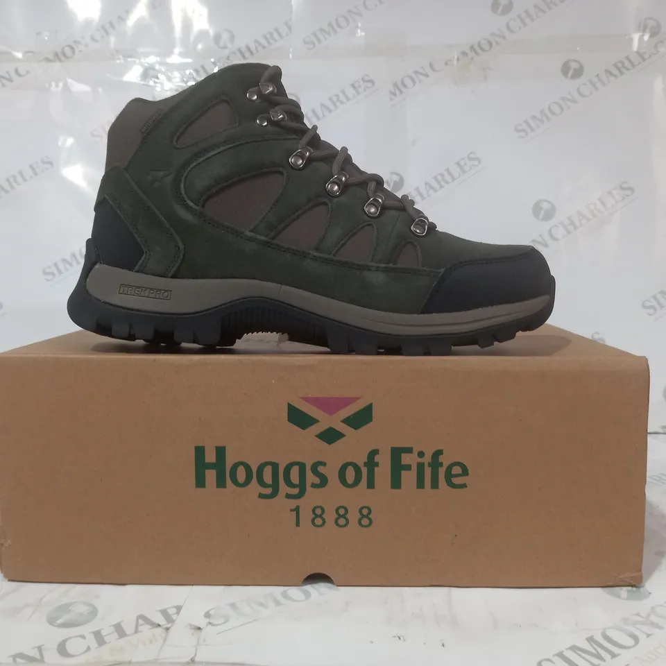 BOXED PAIR OF HOGS OF FIRE NEVIS HIKING BOOTS IN GREEN UK SIZE 9