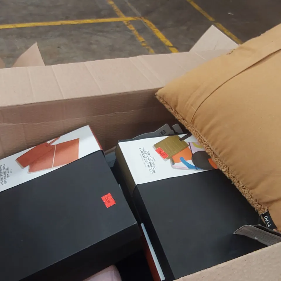 PALLET CONTAINING A WIDE RANGE OF BRAND NEW PRODUCTS TO INCLUDE ITEMS SUCH AS: CLOTHES, SCENTED CANDLES, PILLOWS, GREETING CARDS, WATER BOTTLES ECT