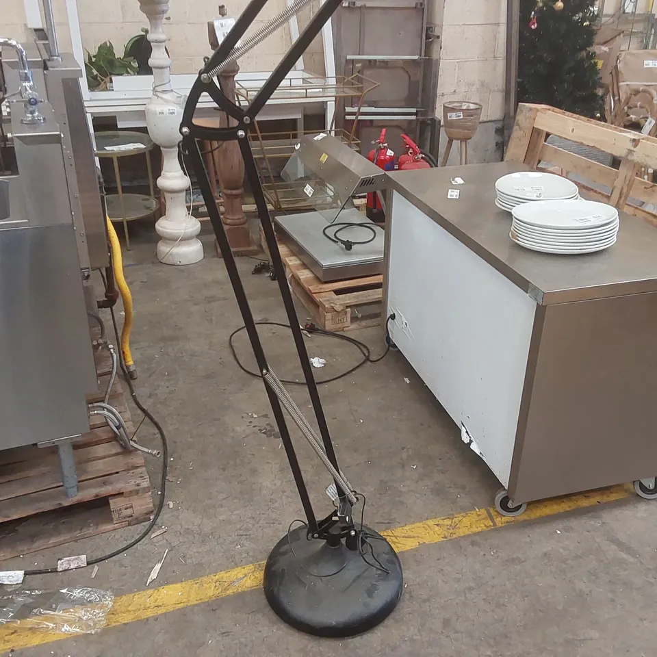 LARGE DESIGNER ADJUSTABLE INDUSTRIAL-STYLE FLOOR LAMP