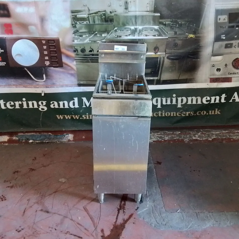 COMMERCIAL TWIN BASKET GAS FRYER - FSN001