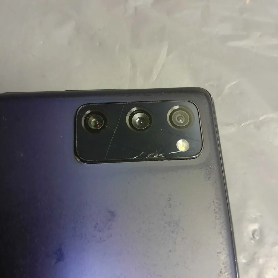 SAMSUNG GALAXY S20 FE IN DARK BLUE