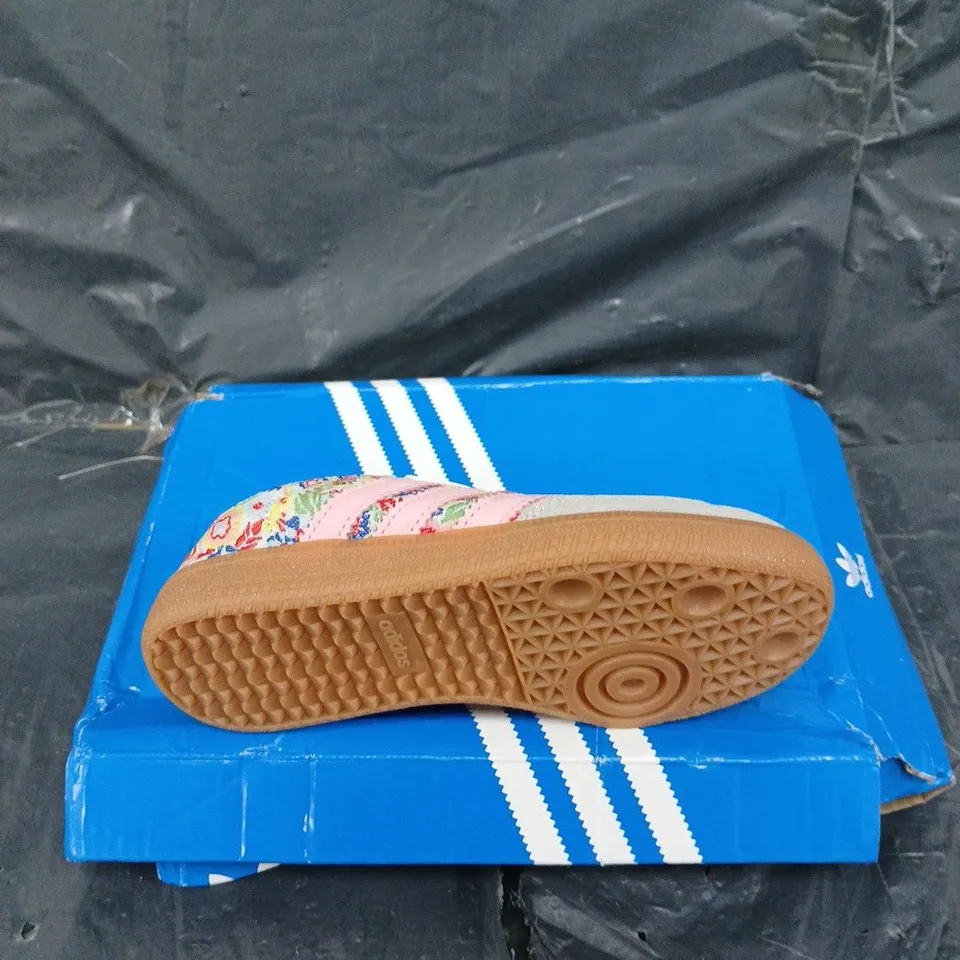 BOXED PAIR OF ADIDAS SAMBA OG FLORAL UK 12.5