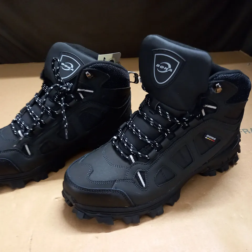 PAIR OF BONA BLACK BOOTS - 45