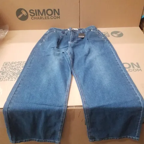 BOX CONTAINING APPROXIMATELY 12 BRAND NEW SIMPLY BE MID BLUE PLEAT DETAIL WIDE LEG JEANS - SIZE 12R