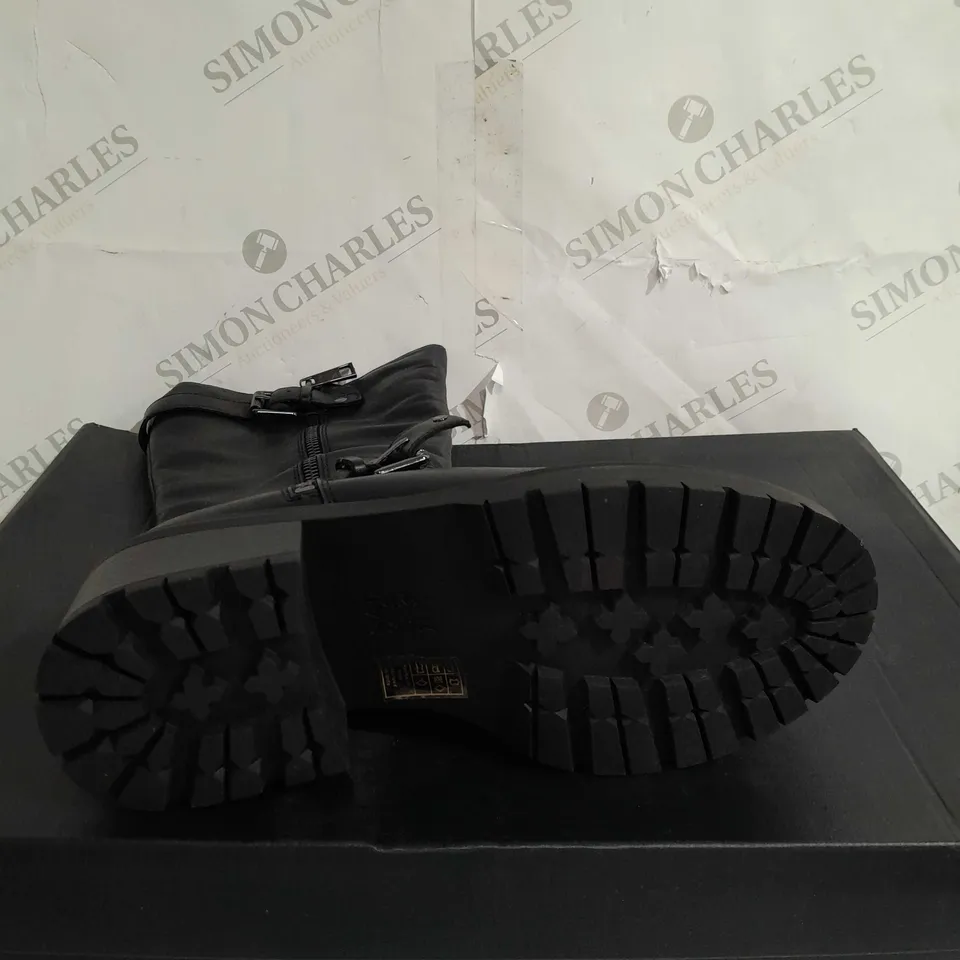 BOXED NATURALIZER CALF BOOTS, BLACK - SIZE 5.5