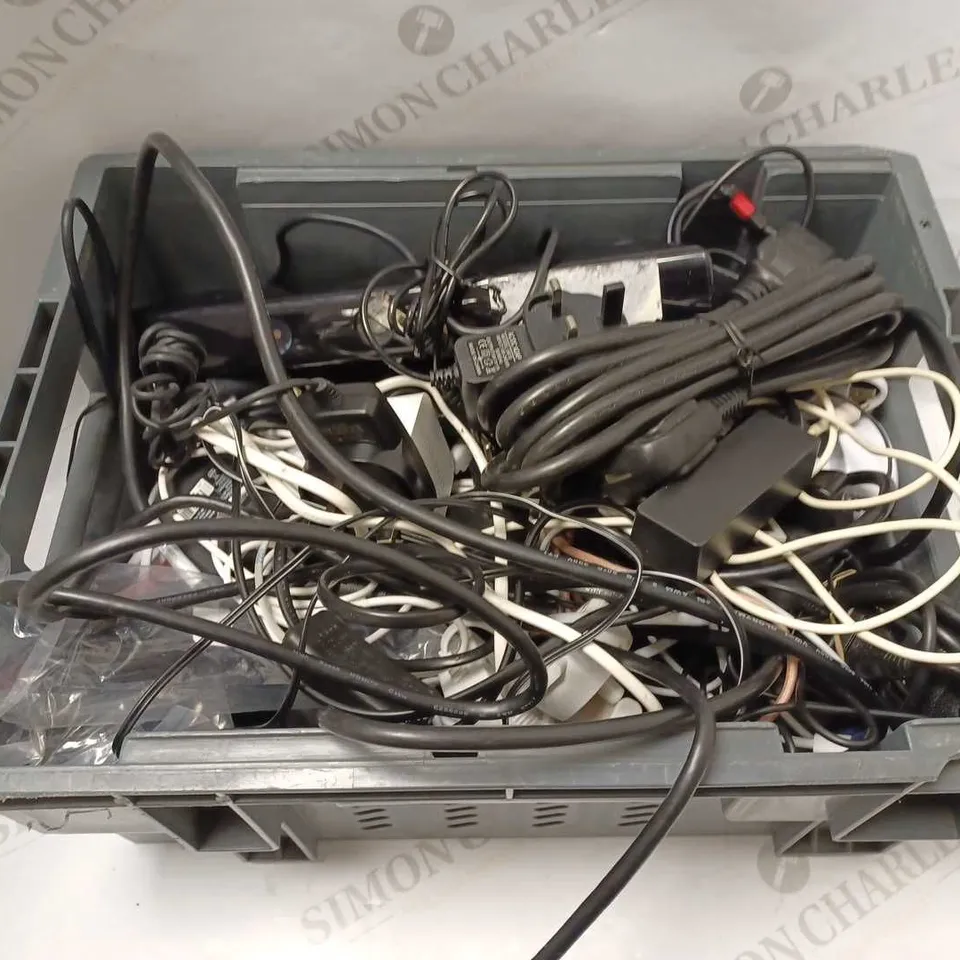 LARGE QUANTITY OF ELECTRICALS & ELECTRICAL CABLES OF VARIOUS TYPES TO INCLUDE XBOX 360 KINECT CAMERA, AC/DC ADAPTER, SONY ERICSSON CHARGER, ETC