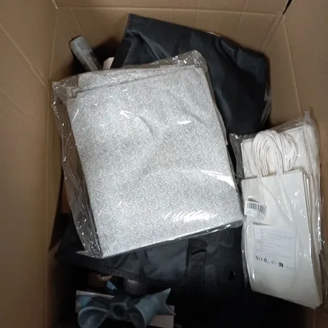 BOX OF APPROXIMATELY 20 ASSORTED HOUSEHOLD ITEMS TO INCLUDE: CRIMP IT AND DUVET SET