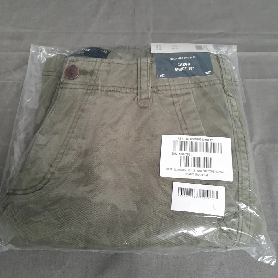 SEALED HOLLISTER CARGO SHORT 10 IN KHAKI - W32
