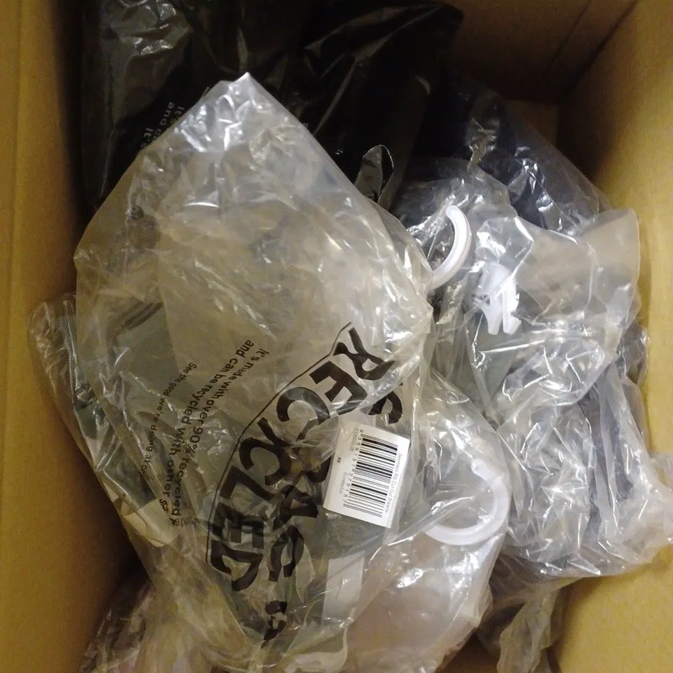 BOX OF APPROXIMATELY 15 ASSORTED CLOTHING PRODUCTS IN VARIOUS BRANDS & SIZES TO INCLUDE JEANS, MINI DRESS, T-SHIRTS ETC