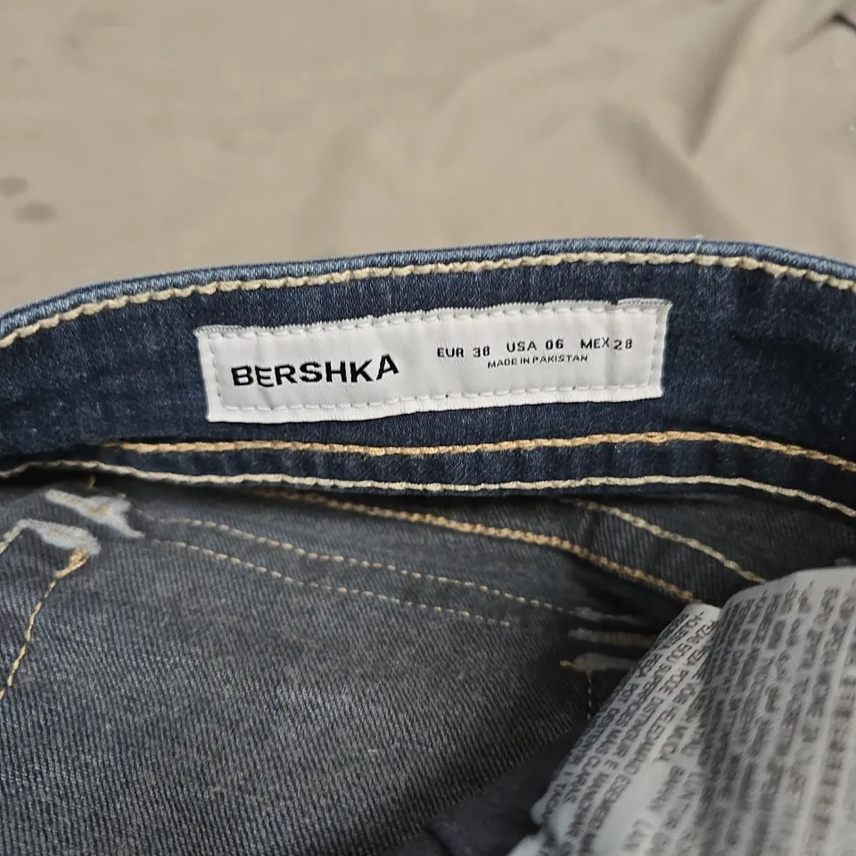 BERSHKA WOMEN'S DENIM SHORTS – EU 38 (US 06)