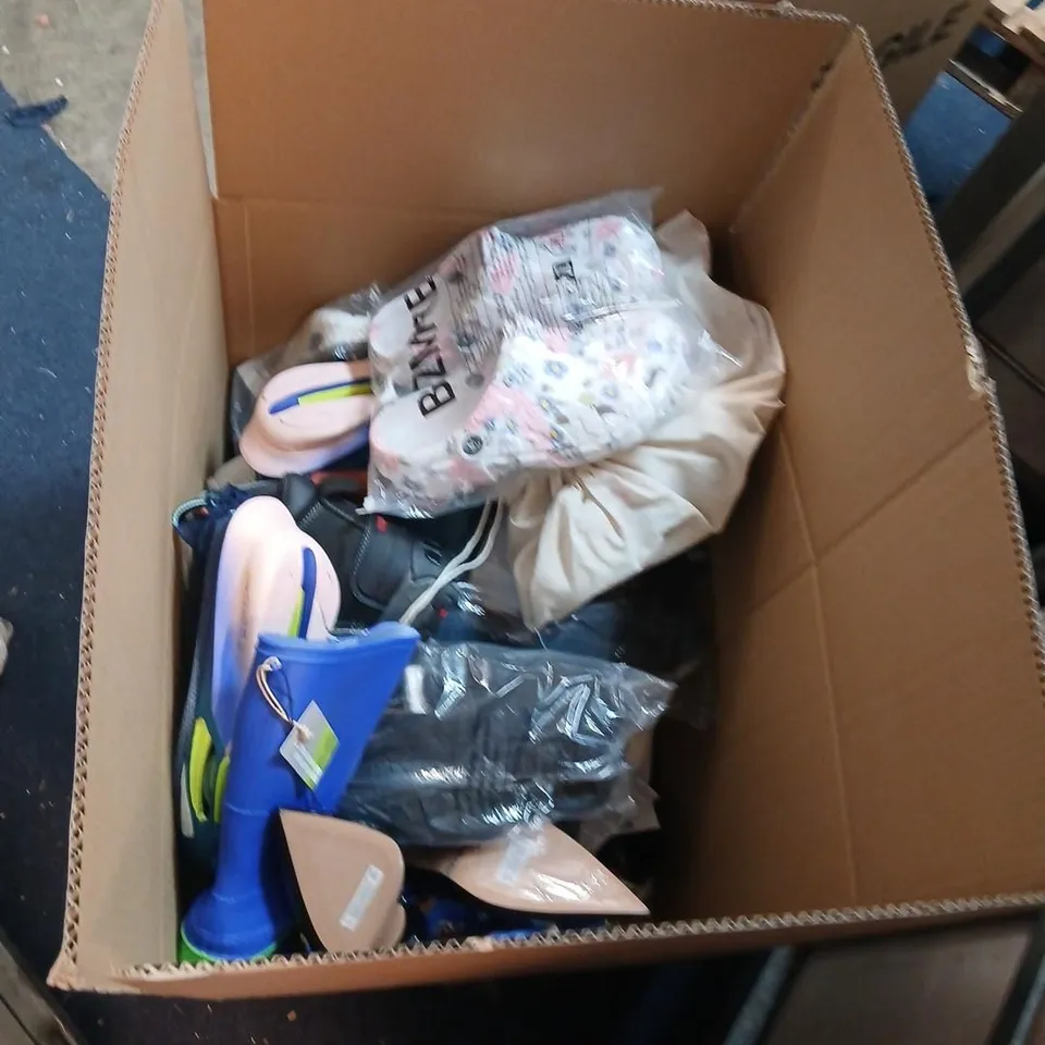 LARGE QUANTITY OF ASSORTED SHOES AND FOOTWEAR