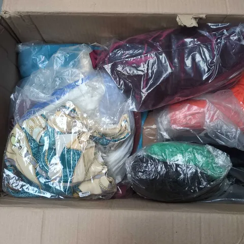 BOX OF APPROXIMATELY 15 ASSORTED CLOTHING ITEMS IN VARIOUS COLOURS, STYLES AND SIZES 