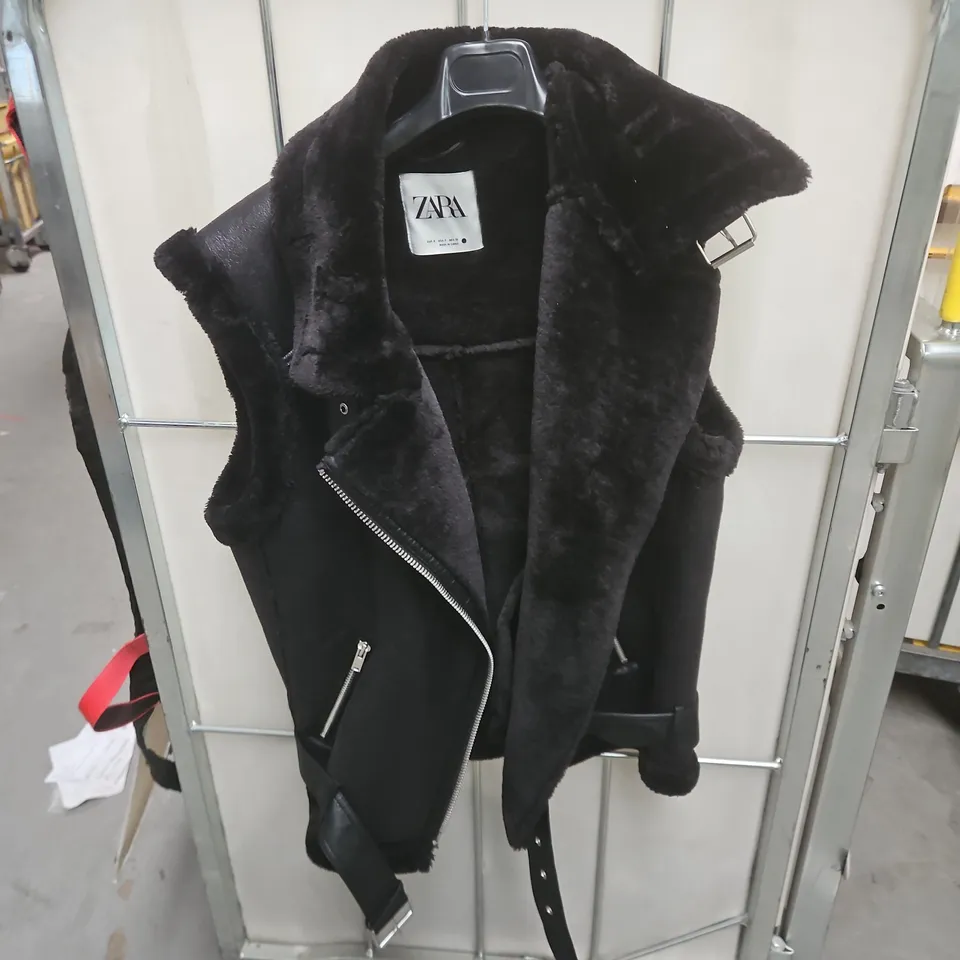 ZARA BLACK FAUX-FUR LINED BIKER GILLET – WOMEN'S EU SMALL