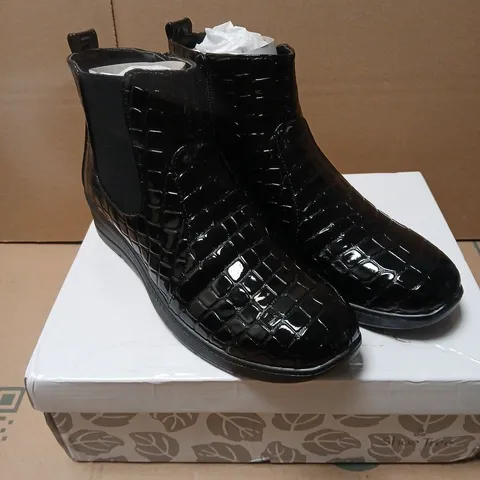 SHOE TREE COMFORT BRAMBLE BLACK CROC ANKLE BOOTS - UK 6