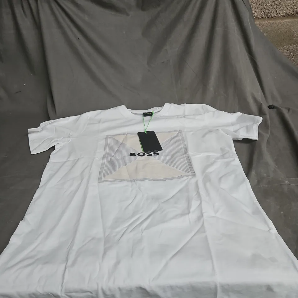 BOSS T SHIRT MEDIUM WITH TAGS