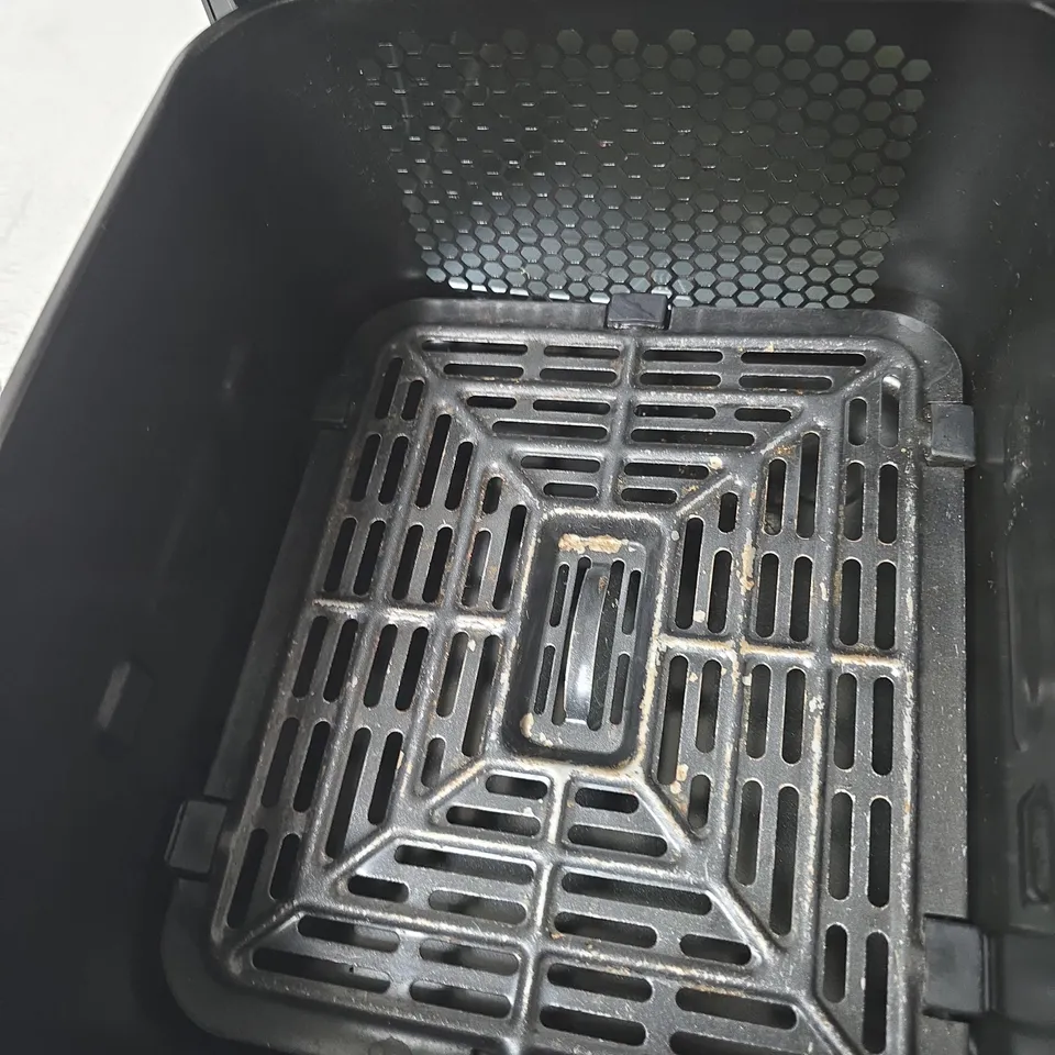 DAEWOO AIR FRYER WITH DUAL BASKET – BLACK - DAMAGE TO BACK OF APPLIANCE