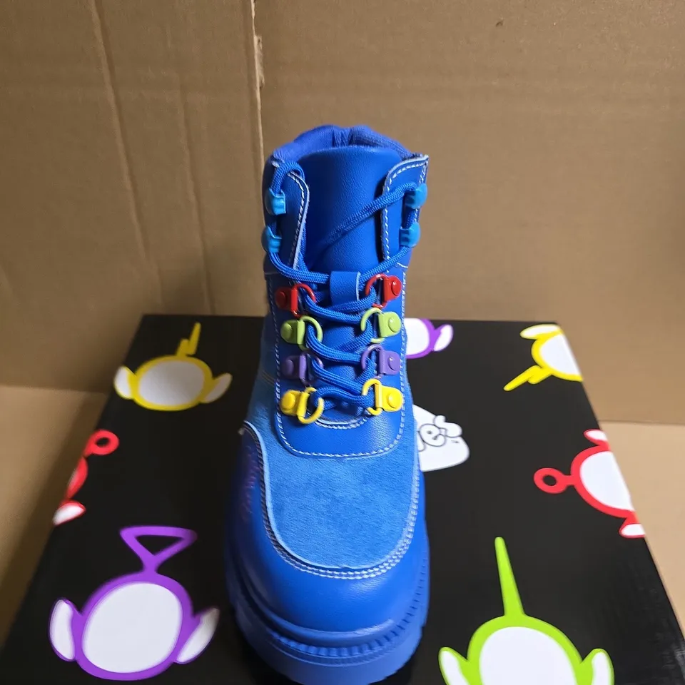 BOXED PAIR OF KOI HOME HILL TELETUBBIES KIDZ BOOTS - BLUE - UK SIZE 1