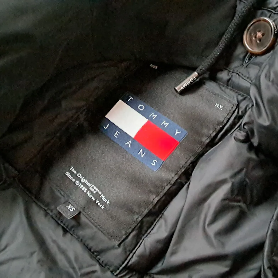 TOMMY JEANS WATERPROOF JACKET 