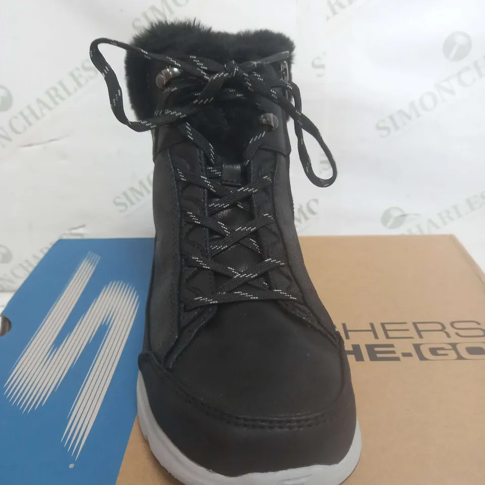 SKECHERS GLACIAL ULTRA BOOTS SIZE 4.5